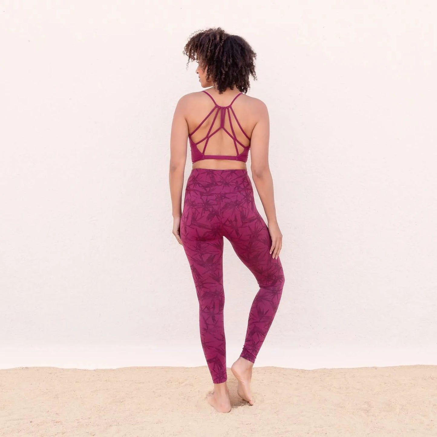 Leggings abbinati con top intrecciato