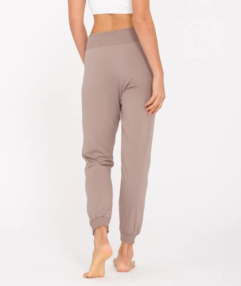 Pantalone colore cacao cotone fluido sedere e gambe