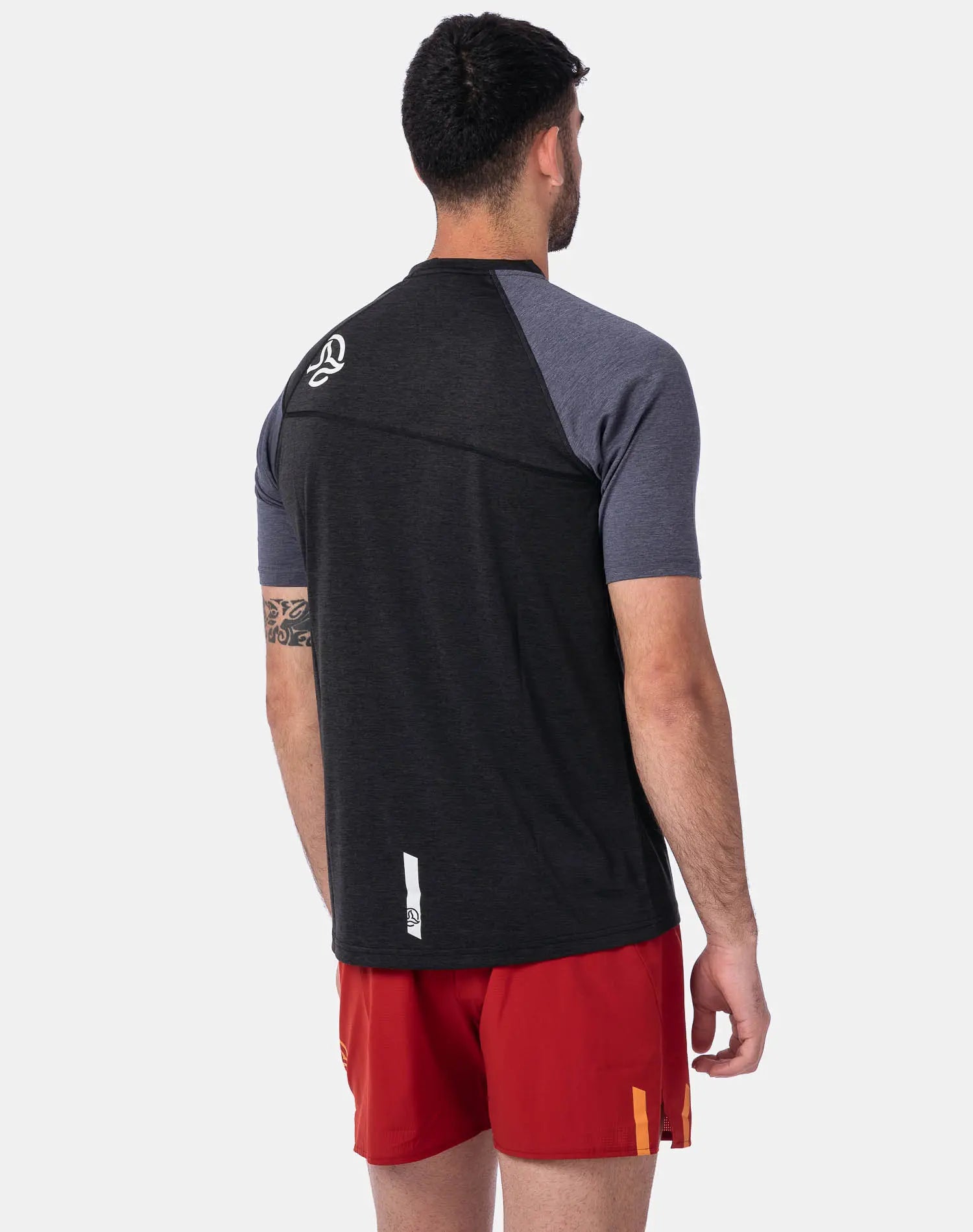 T-shirt nera con logo Ternua spalla sinistra