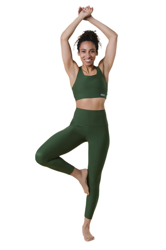 vista frontale del top colore verde