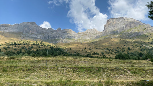 Alpi Liguri: trekking, arrampicata e yoga, l’alternativa all’overtourism