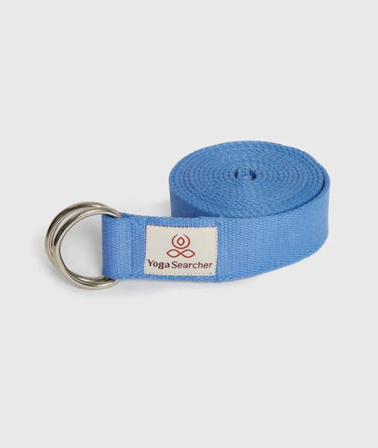 Cinghia da yoga blu in cotone arrotolata