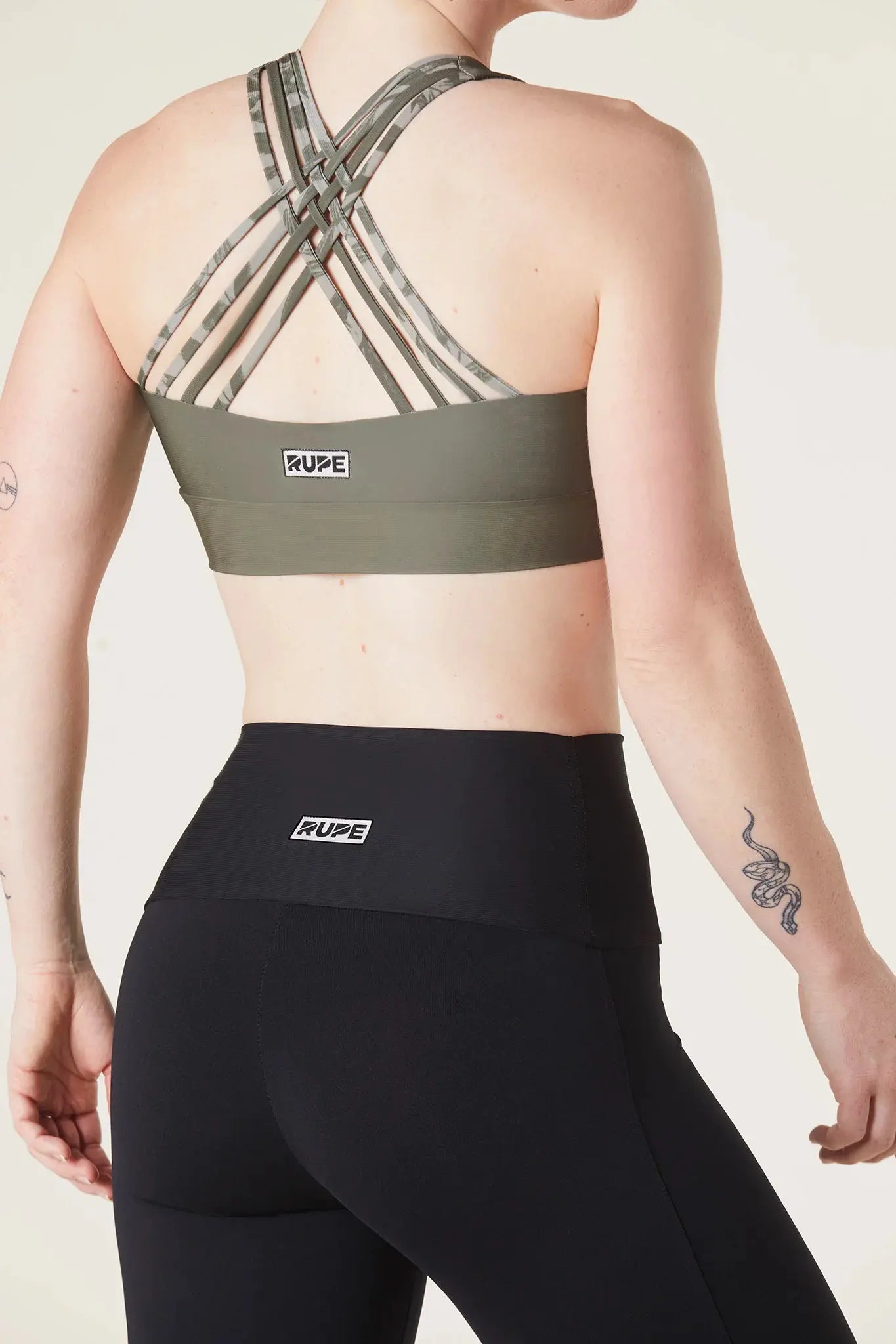 LEGGINGS NERI RUPE DA DIETRO
