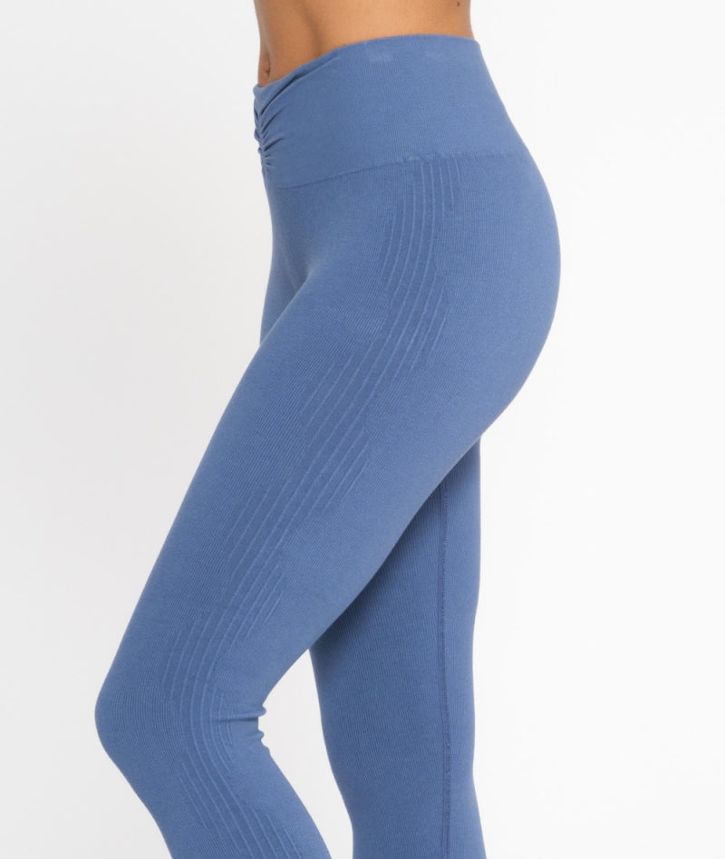 leggings in fibra di bambù azzurri con dettaglio a rilievo lungo il gambale